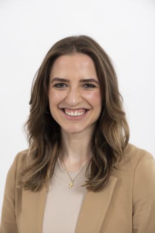 Farah Wells Headshot